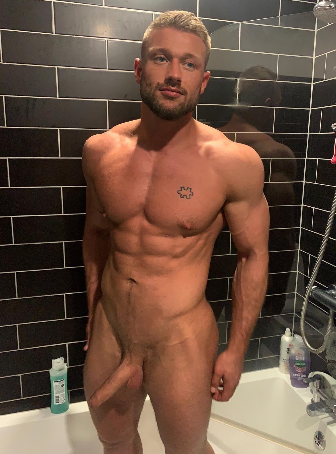 Nude hunk selfies