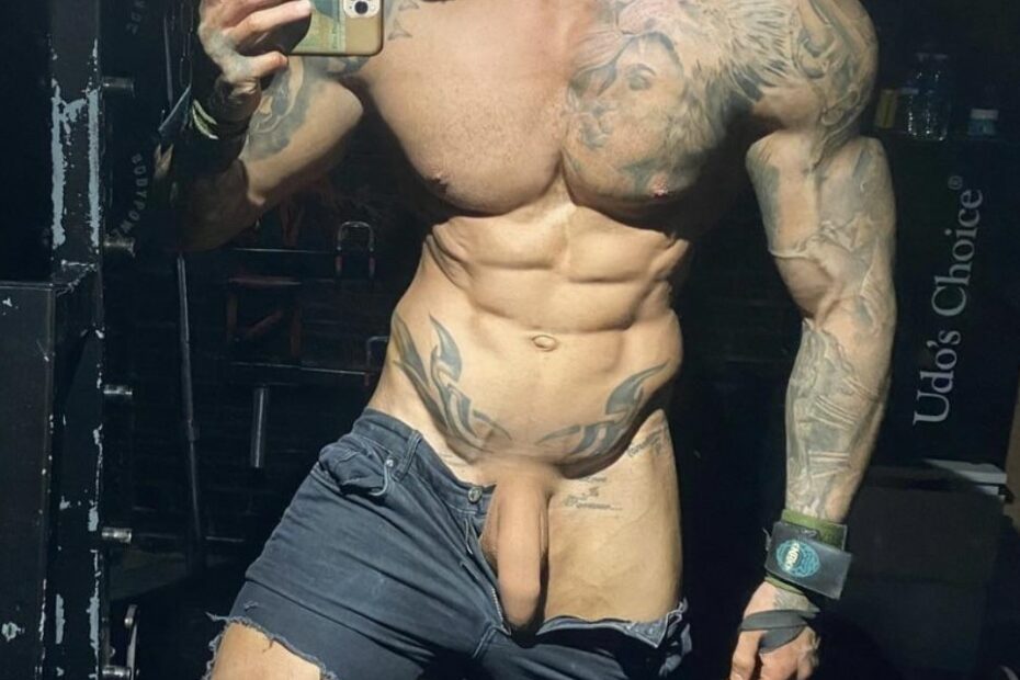 Hunk with a sexy cock