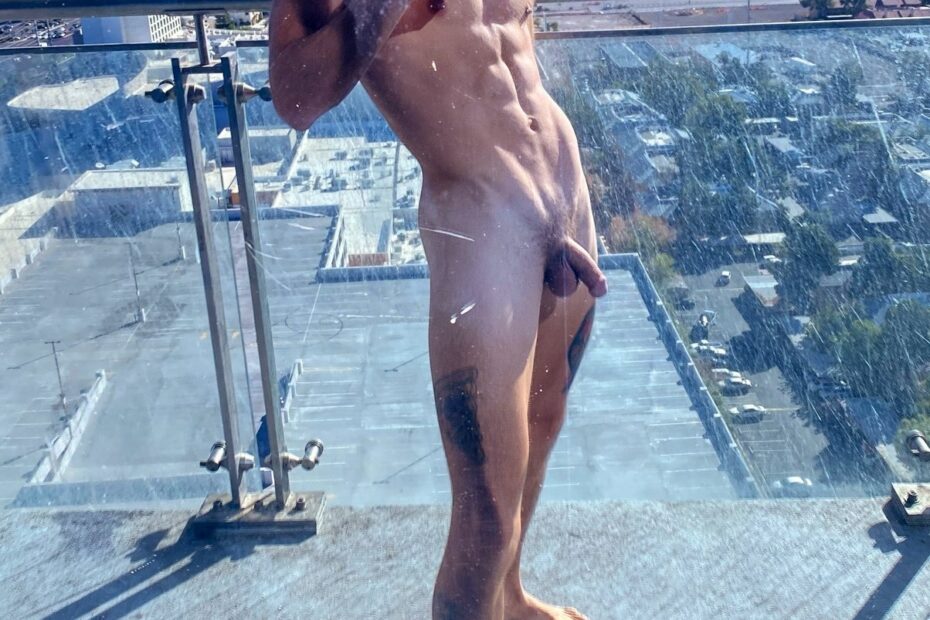 Jock taking a nude selfie
