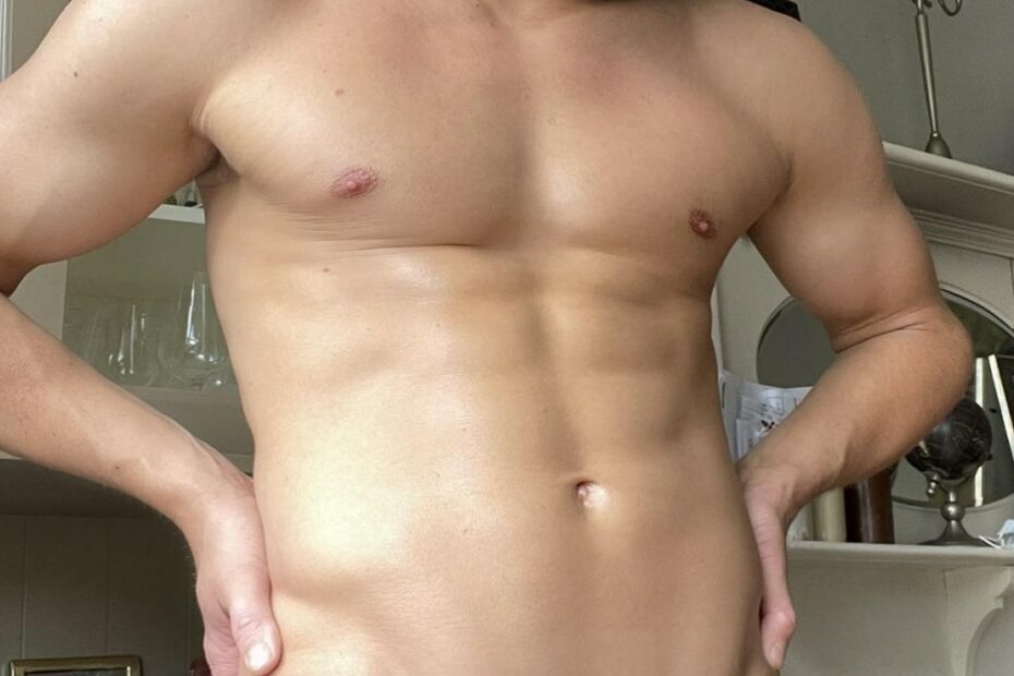 Nude blonde muscle boy
