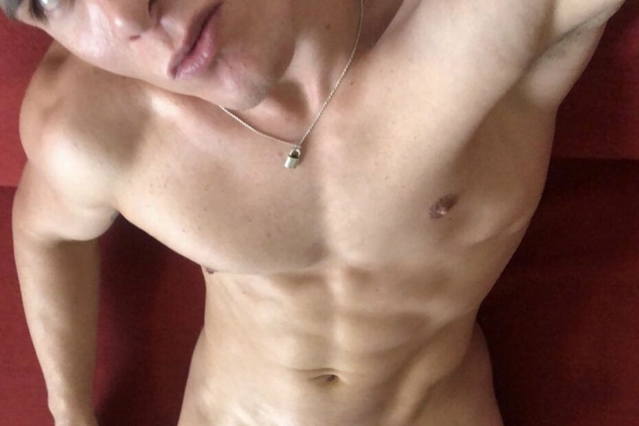 Sexy nude selfie stud