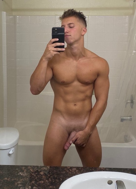Tanned nude stud taking selfies
